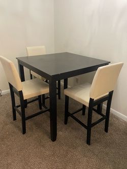 Table/3 Chairs