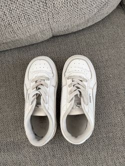 Boy tennis shoes size 8