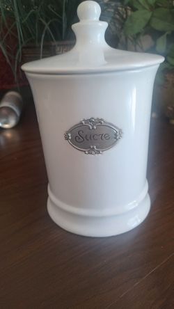 Kitchen canister / jar with lid