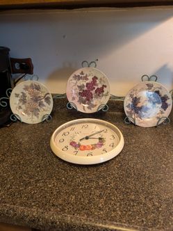 Sunbeam plate set with bracket and clock
