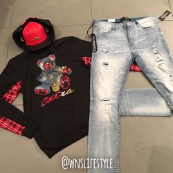 bear sweatshirt + jeans
