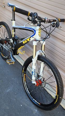 GT Marathon Carbon Team Full Suspension Mountain Bike for