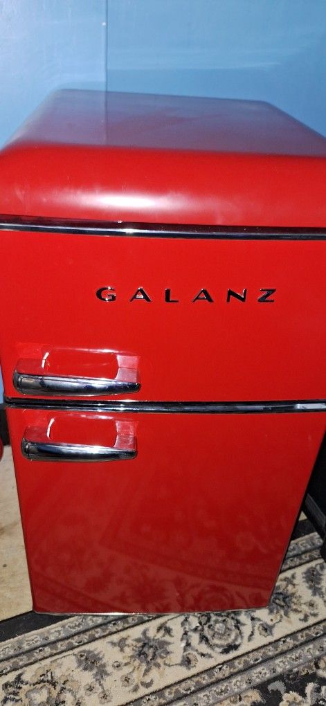 Galanz Red Mini Fridge Like New.
