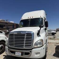 Freightliner Cascadia Sleeper