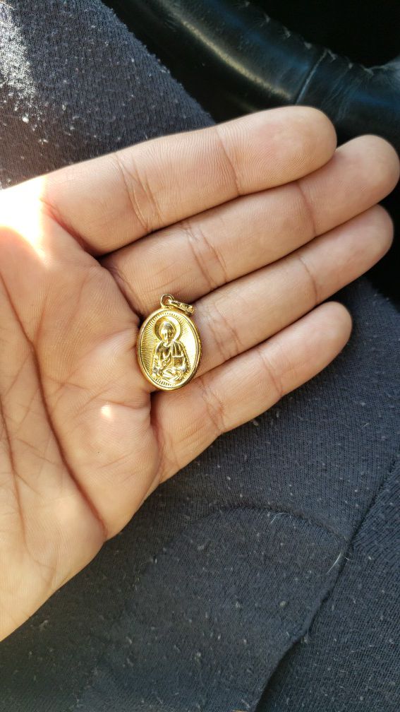 14 gold charm/ pendent