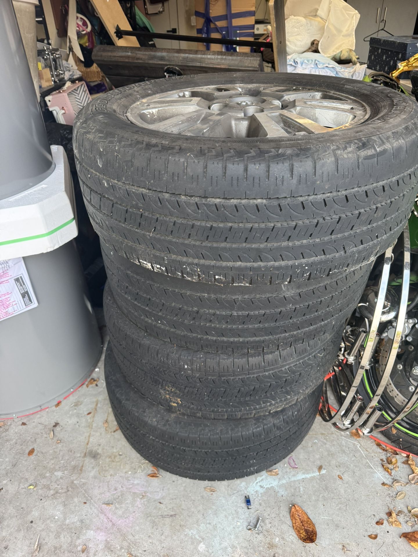 Set of 4 Yokohama Geolandar 275/55R20 Tires with Original Toyota Tundra Rims