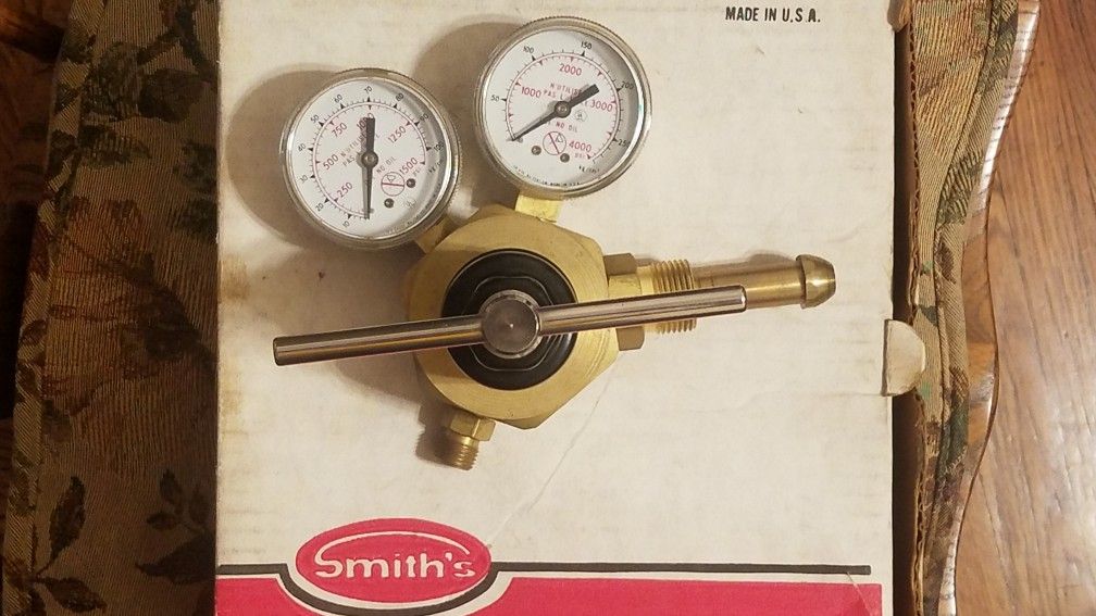 Pressure Regulator For Gases