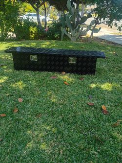 Aluminum tool box for trucks