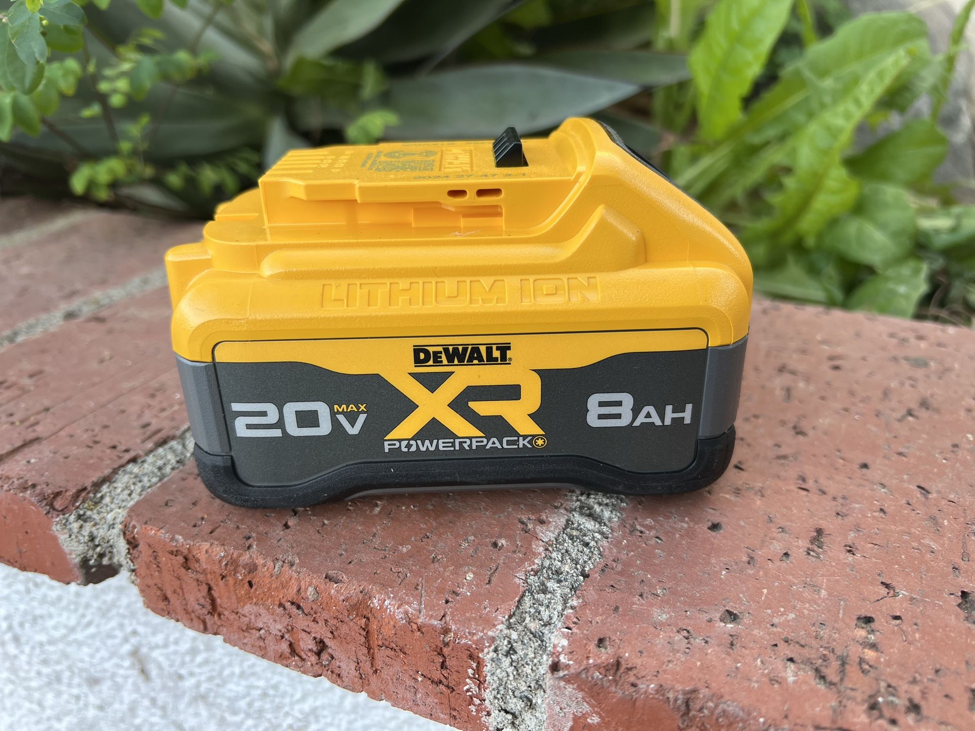 DEWALT 20-Volt MAX XR PowerPack Lithium-Ion 8.0 Ah Battery Pack
