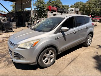 2014 Ford Escape 4cyl ***for parts only***