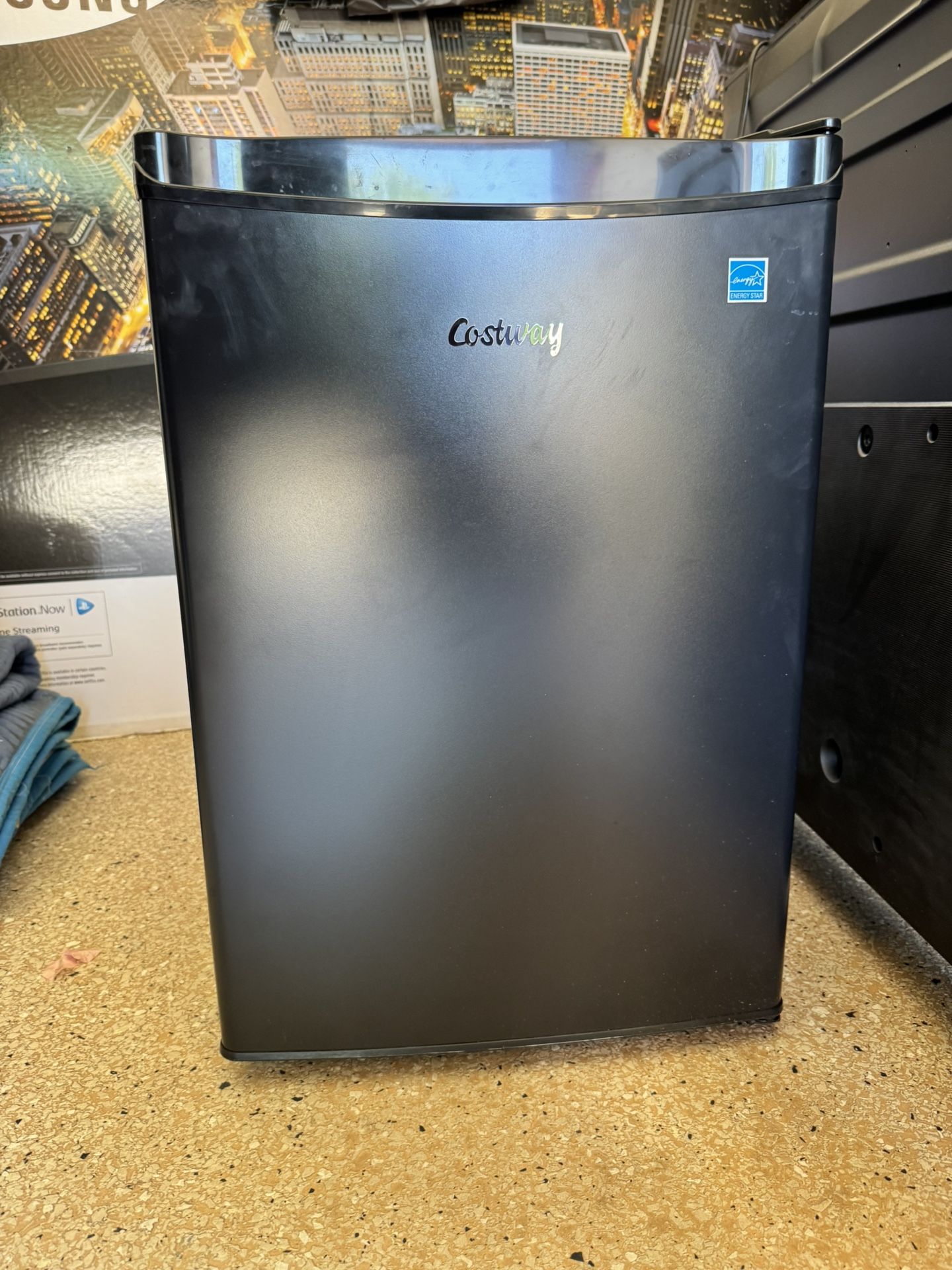 2.5 Cubic Ft Refrigerator