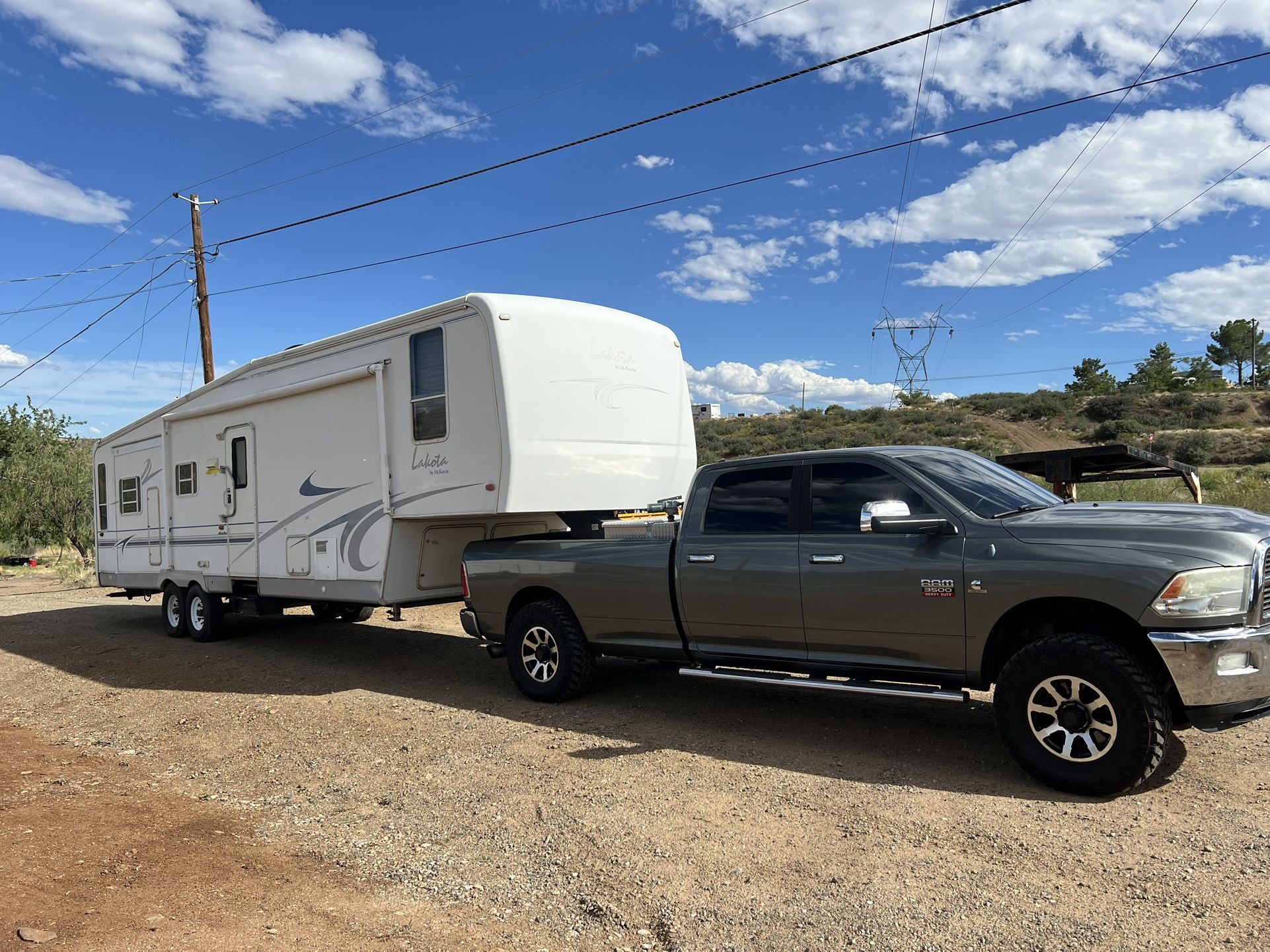 2001 34ft Lakota 5th Wheel