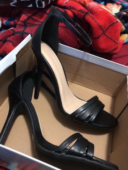 Black heels size 7 worn only twice material PU leather material