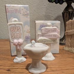 Vintage Precious Moments Figure *Sugar Town Bird Bath , Bus stop, Street Sign 