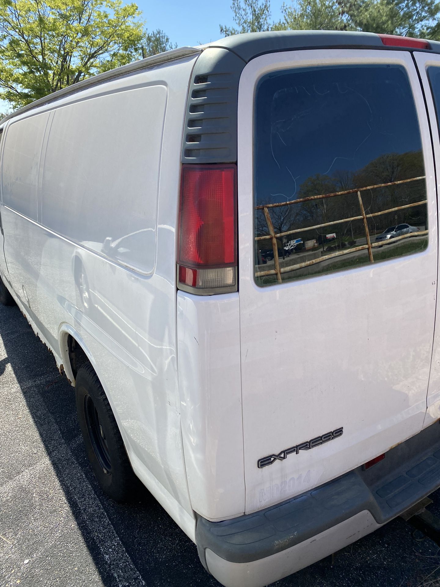 2002 chevy Express 1500 Cargo Van 4.3L CLEAR TITLE