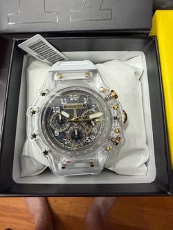 Invicta Vaulthan Men’s Quartz Chronograph Tachymeter 44 mmClear Case Box