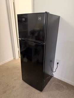 RCA Black Top-Freezer Refrigerator