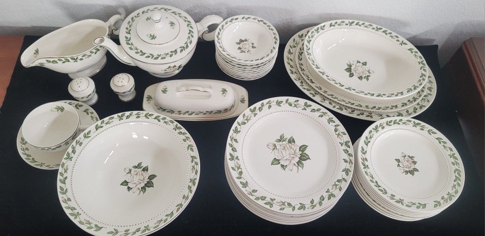 Cameo Rose Dinner set