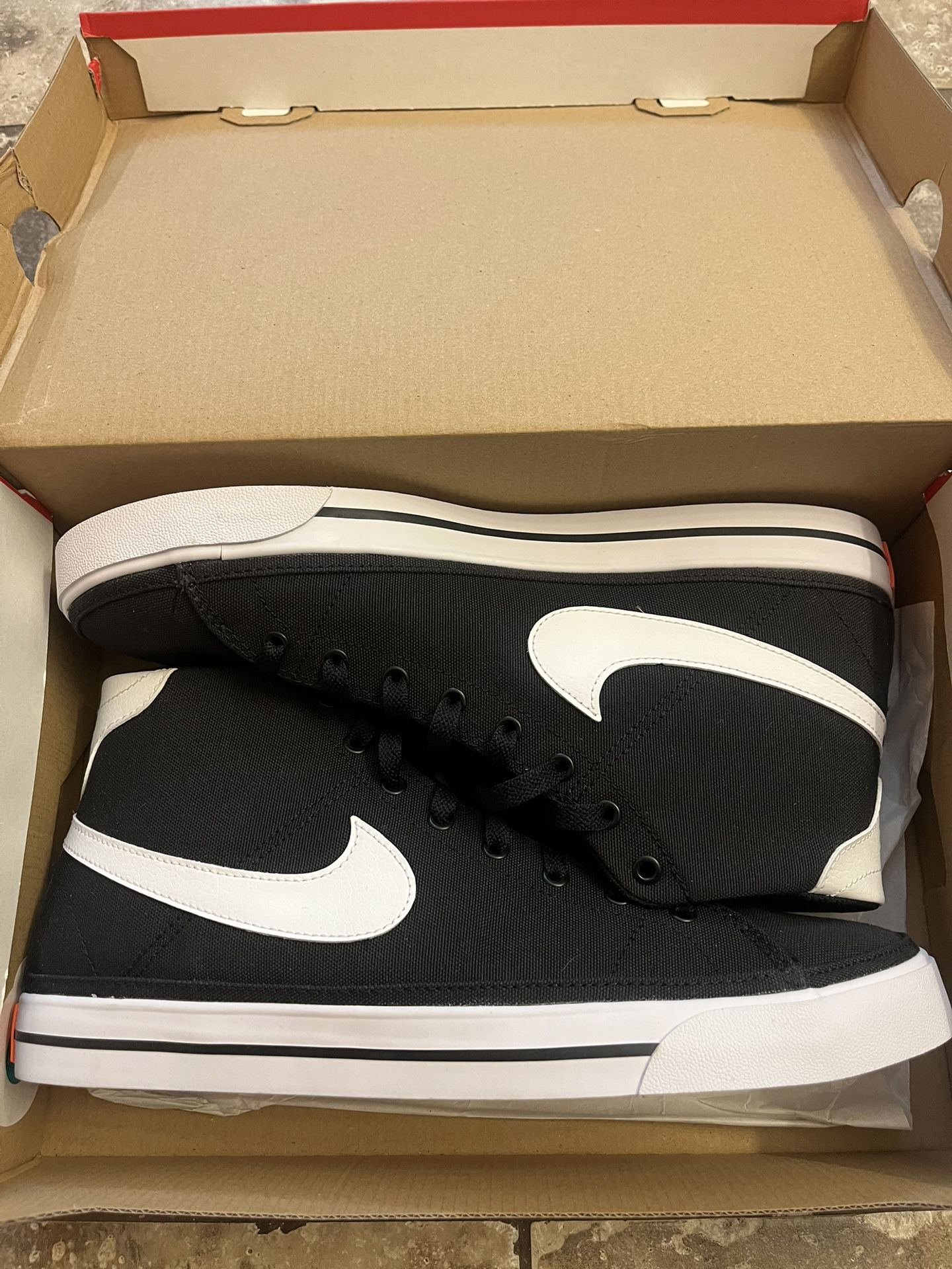 Nike - Size 11.5 (men’s)
