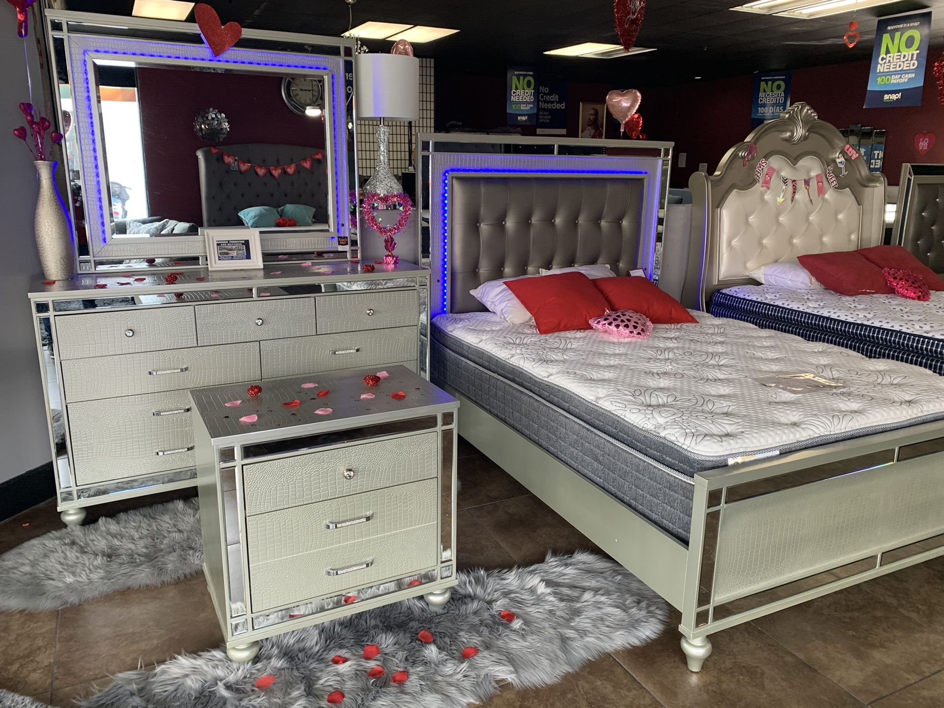 ‼️FINANCE TODAY ‼️ 🔥TAKE IT HOME TODAY WITH ONLY $40 DOWN AND PAY LATER WITH TAX RETURN 🔥BEAUTIFUL 4 PIECE MIRRORED BEDROOM SET WITH LED LIGHTS