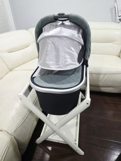 UPPAbaby Bassinet and UPPAbaby Bassinet Stand.