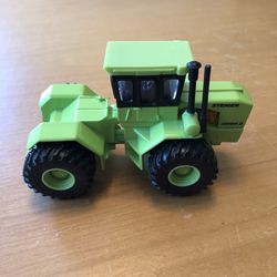 Case IH Steiger Cougar II Green Tractor - 1:64 Scale