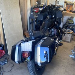 1986 FXRT 111” 6 speed.