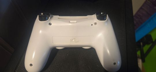 White ps4 controller