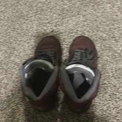 Jordan 5 burgundy size 4Y