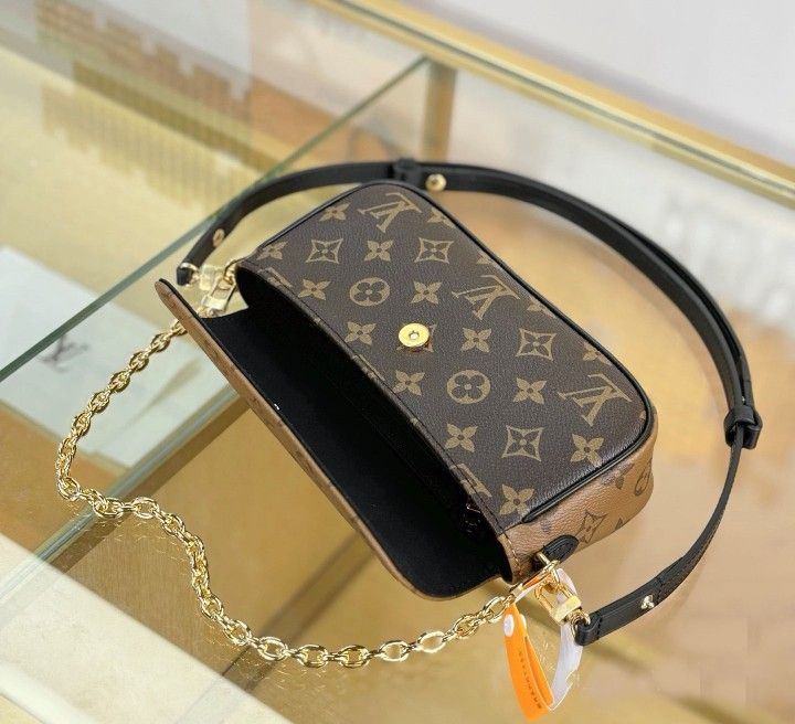 LOUIS VUITTON m26587 bag