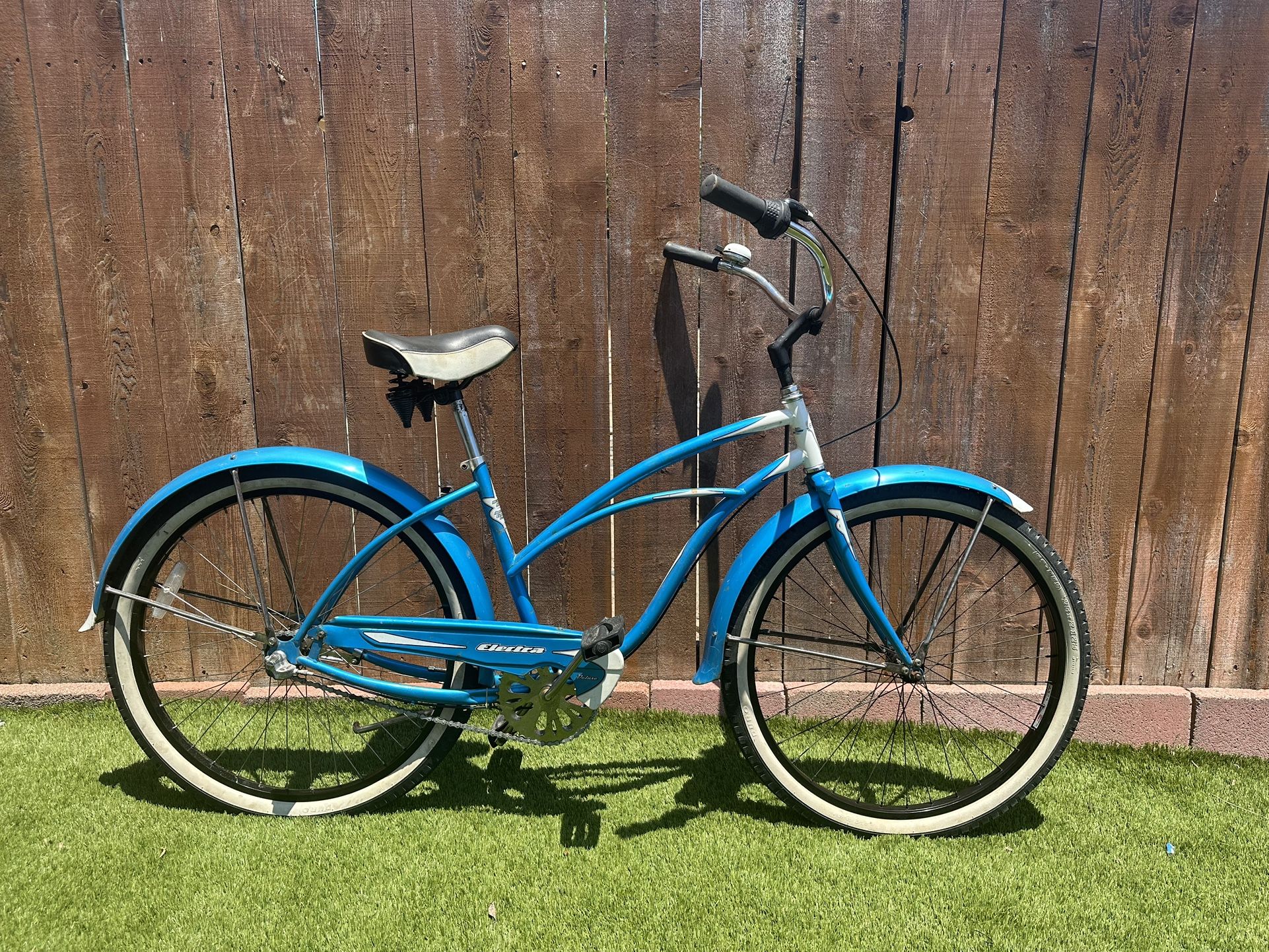Electra Women’s Deluxe 3 speed beach cruiser. Blue Rides and shifts smooth.