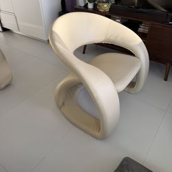 Set of 2 Jaymar Style Postmodern Cantilever “Tongue” Chairs – White – Modern Design