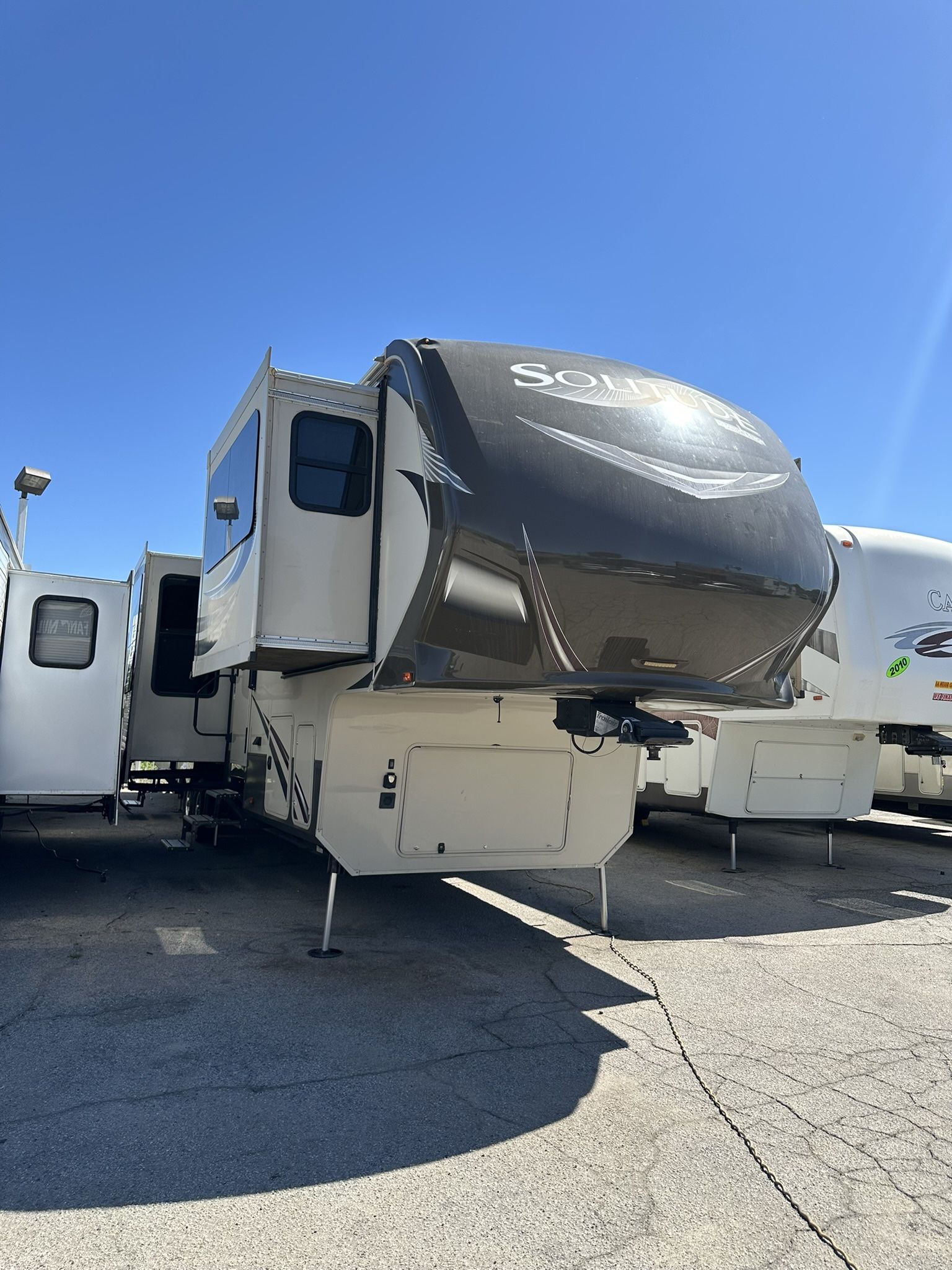 2016 Grand Design Solitude Fifth Wheel/ Rv/ Travel Trailer