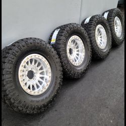 17" KM445 IMPACT beadlocks w- 35" Goodyear MT Tires. $3800