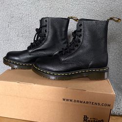 Brand new w/ box - Dr. Marten 1460
