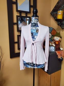 FREE PEOPLE PALE PINK LONG SLEEVE KNOTTED RUFFLE HEM CROP TOP!