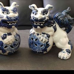 Kutani Pair of Japanese Foo Dog Guardians White/Blue Porcelain VTG