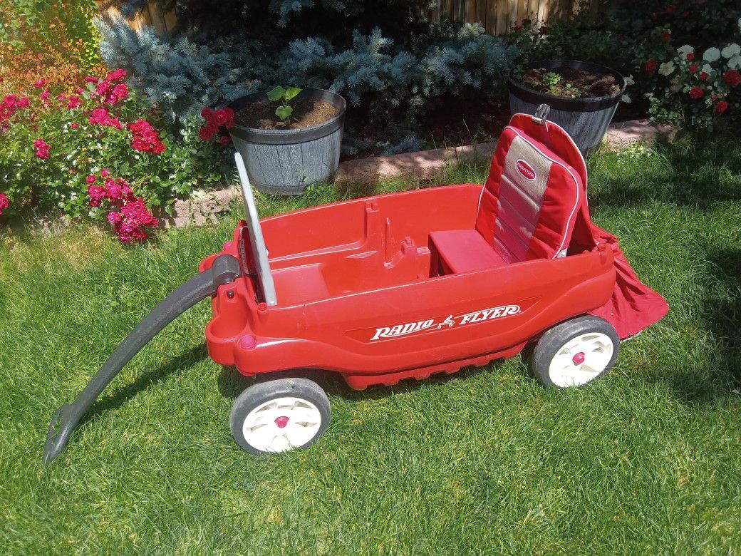 Radio Flyer Pull Along Kids Wagon w bag