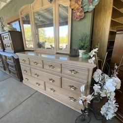 Gorgeous Dresser With Mirror 