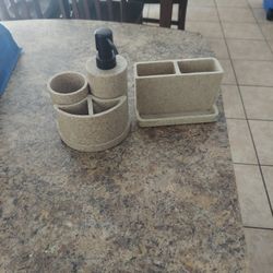 Bathroom Accessories $10