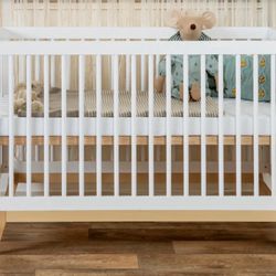 Dadada Soho 3-in-1 Convertible Crib and Sealy Posturepedic Matress