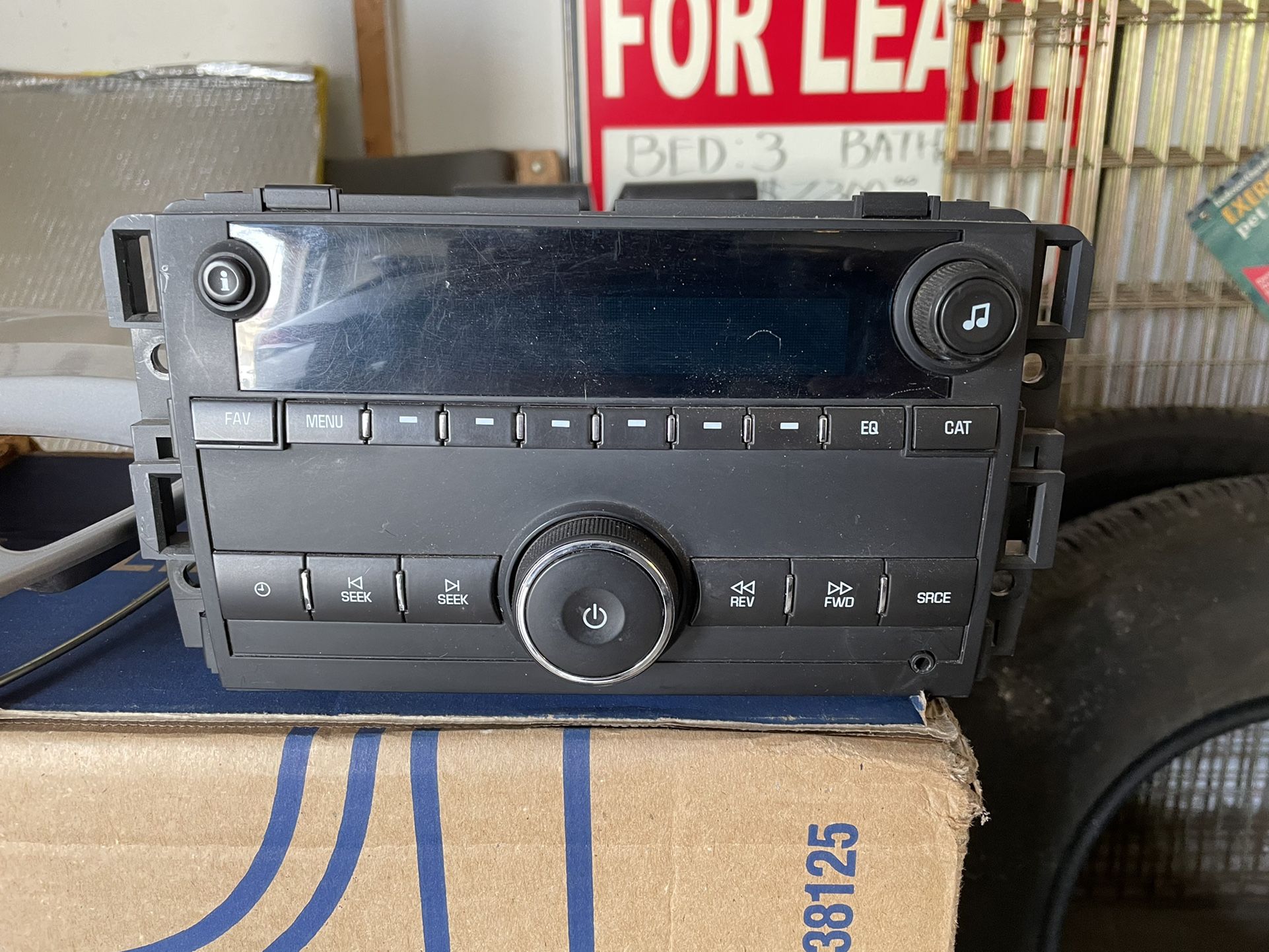2008-2017 CHEVROLET EXPRESS AM FM CD PLAYER RADIO RECEIVER 84725