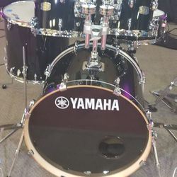Yamaha Stage Custom drum set as in the photo with  Case,(NOT Hardware ,Cymbals)