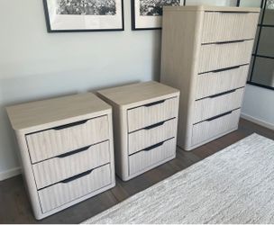 Brand New Bedroom Set 2 night stands and 1 large dresser !