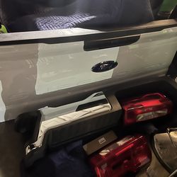2023-2025 f250-350tailgate taillights n bumper