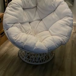 White  Papasan Chair Barely Used. 