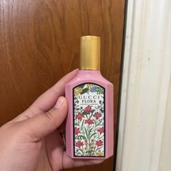 Gucci Flora perfume