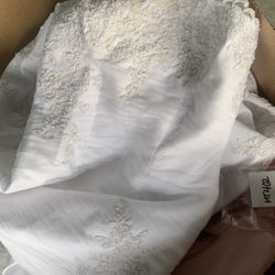 Brand new size 6 full luxury wedding dress
