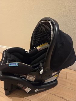 Graco Snugride 35 Lite LX Carrier with Base