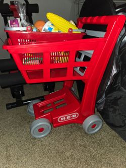 H-E-B Play cart with basket and food